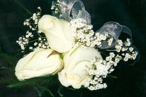 THREE WHITE RESES CORSAGE  